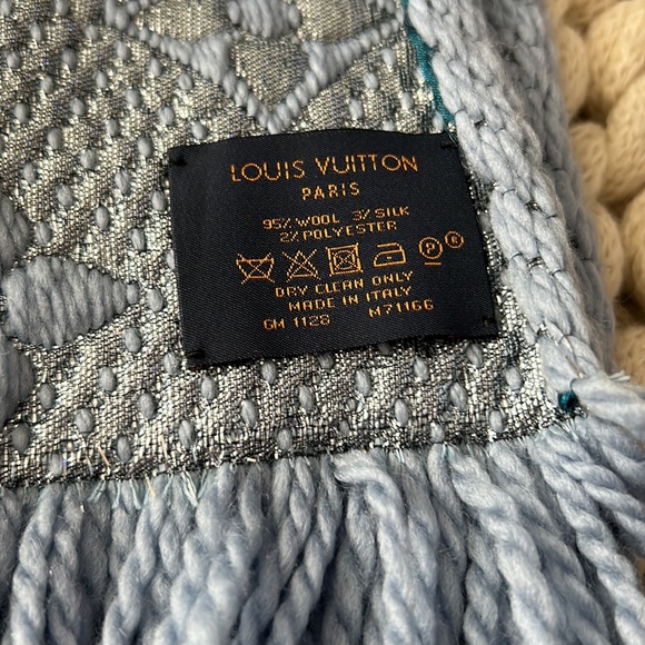 Louis Vuitton LOGOMANIA WOOL SCARF. 7 - Picture 6 of 7
